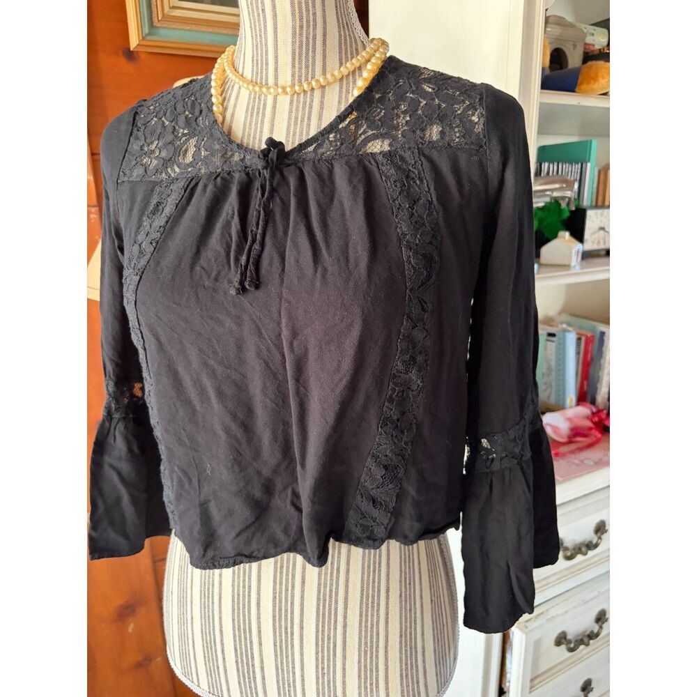 BOHO Witchy Epic Threads L Peasant Lace Bell Sleeve Crochet Crop Halloween Top
